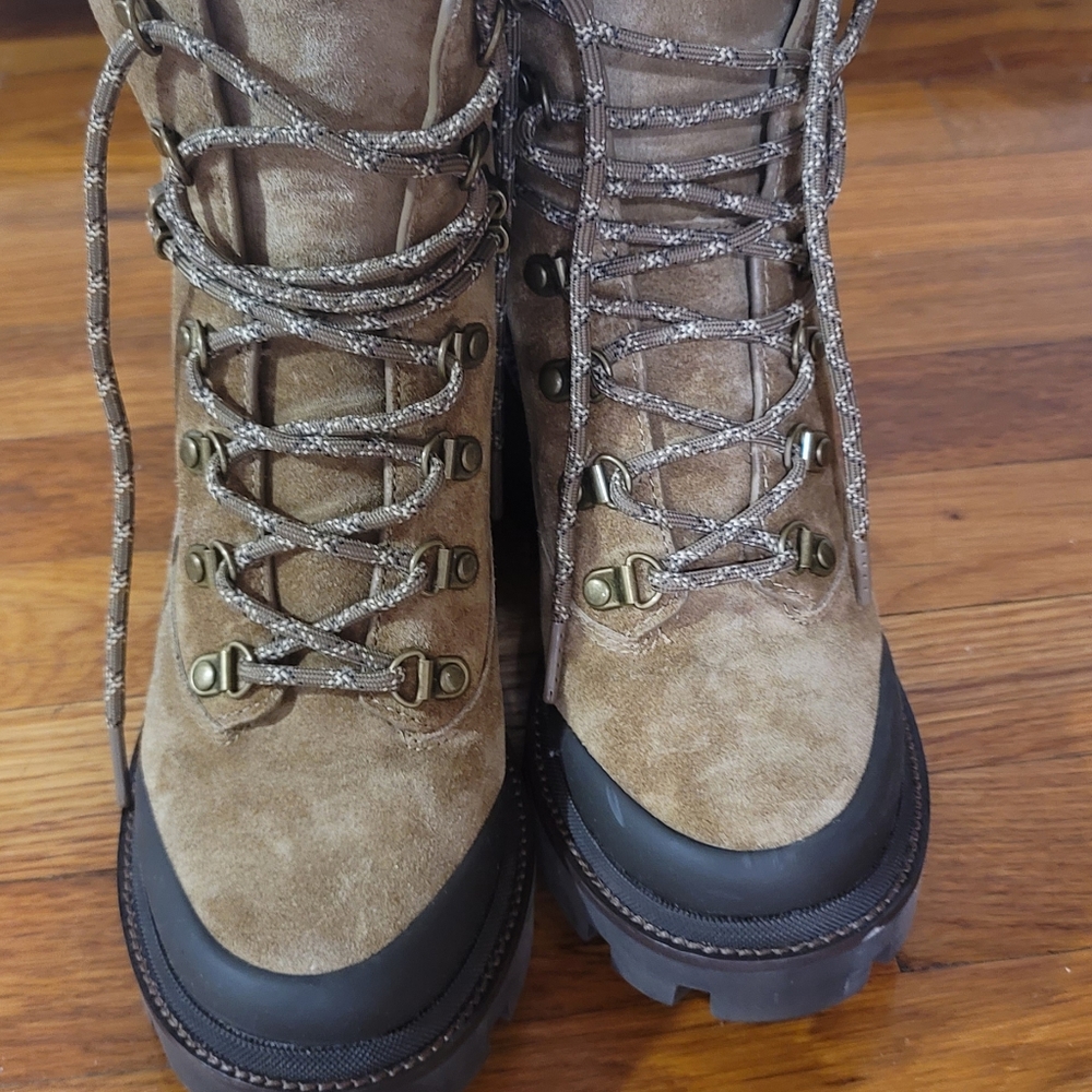 Tory Burch Lug Sole Hiker Ankle Boot Natural Suede soft Nappa Leather